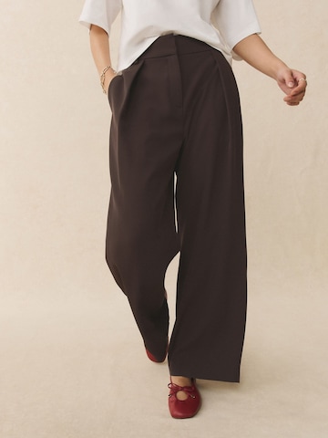 Wide Leg Pantalon à pince Next en marron : devant