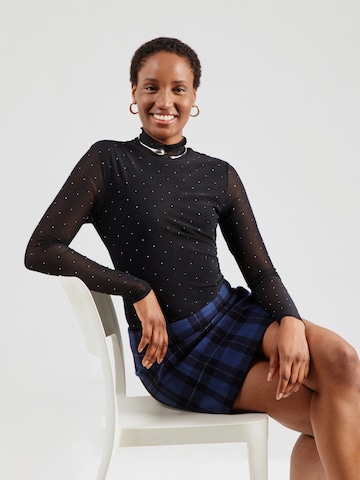 Tricou de la PRINCESS GOES HOLLYWOOD pe negru: față