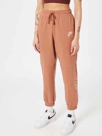 Nike Sportswear Tapered Broek in Roze: voorkant