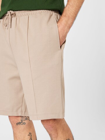 TOPMAN - regular Pantalón en marrón