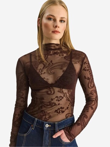 Bianco Lucci - Blusa em castanho: frente