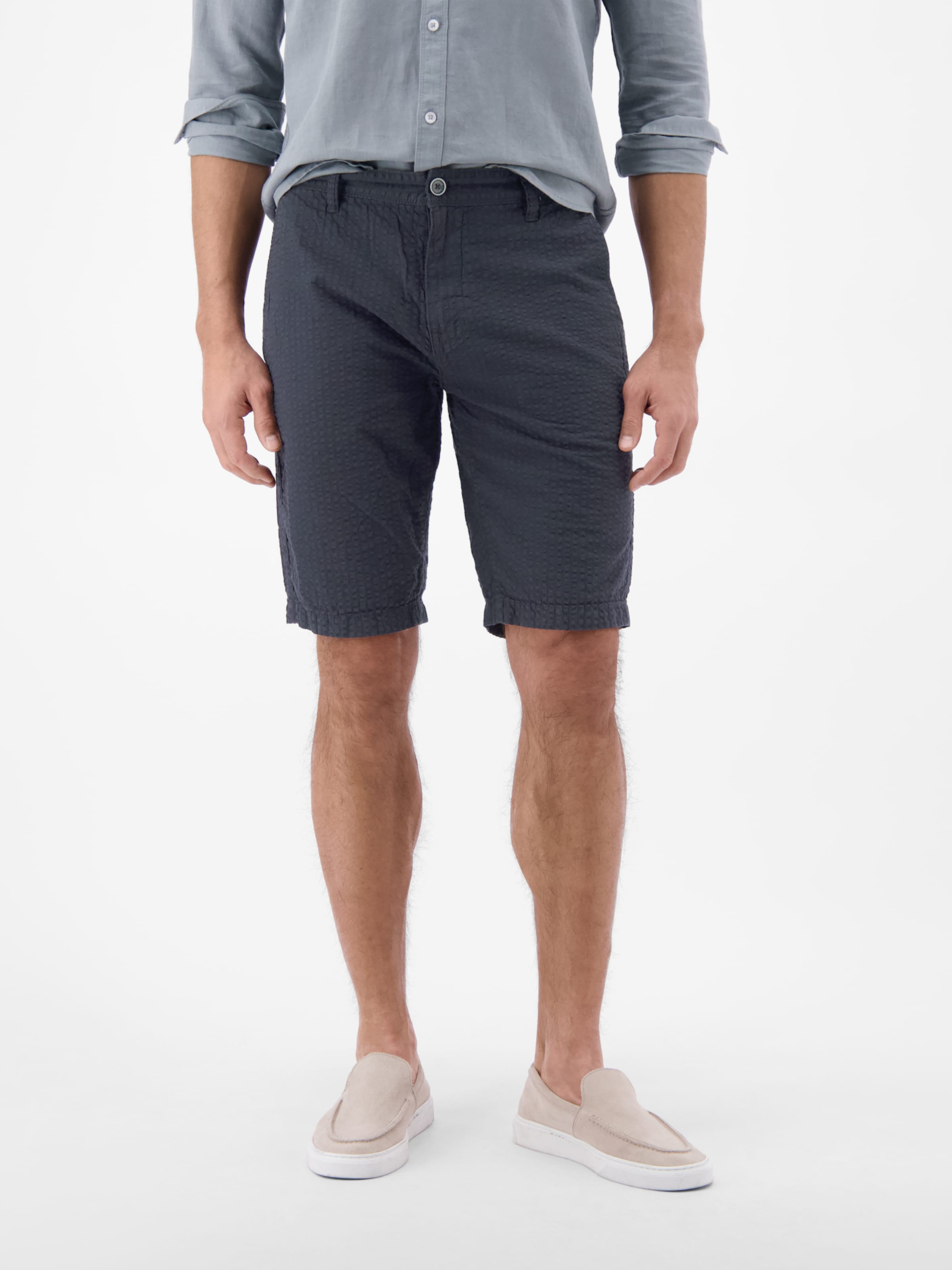 LERROS Regular Chino-Shorts aus Baumwolle in leichter Seersucker-Qualität in Blau: Vorderseite