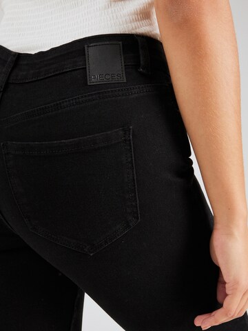 PIECES Slimfit Jeans 'Nunna' in Schwarz