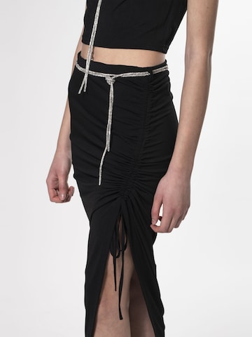Gonna di Influencer in nero