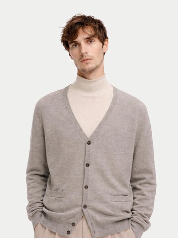 GOBI Cashmere Kardigan – šedá: přední strana