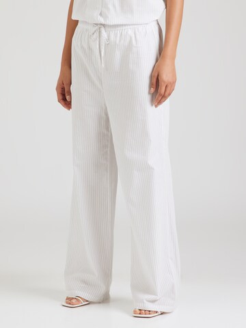 millane Regular Trousers in Purple: front
