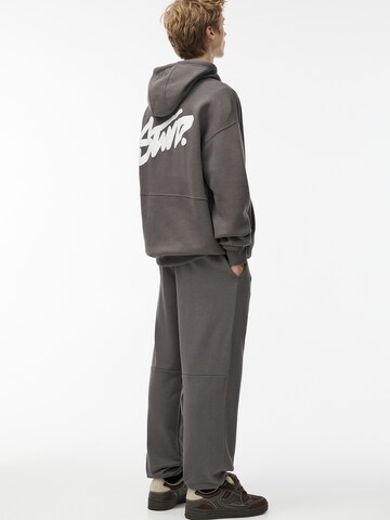 Pull&Bear Дънки Tapered Leg Панталон в сиво