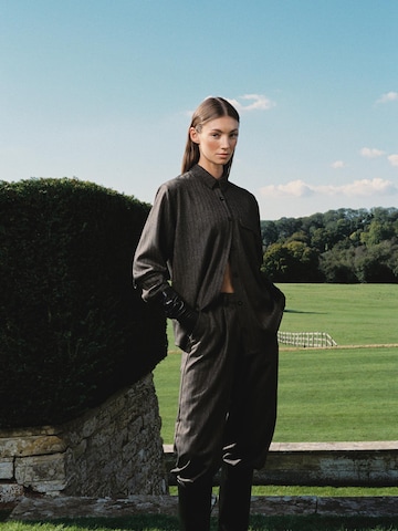 RÆRE by Lorena Rae Loosefit Παντελόνι πλισέ σε καφέ