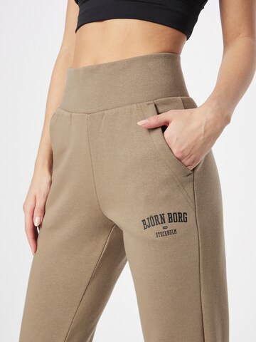 BJÖRN BORG Tapered Sportbroek in Bruin