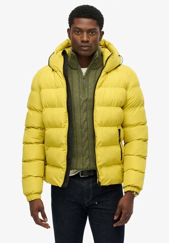 Veste d’hiver Superdry en jaune : devant