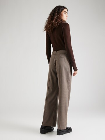 Gina Tricot Loose fit Pleat-Front Pants 'Tammie' in Beige