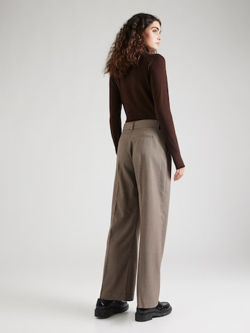 Gina Tricot Loose fit Pleat-Front Pants 'Tammie' in Beige