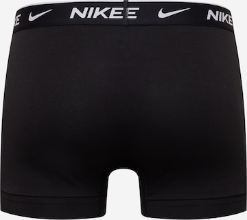 Boxeri de la NIKE pe negru