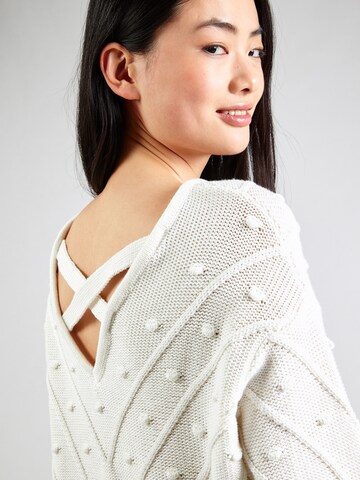 ABOUT YOU Sweater 'Hermine' in White