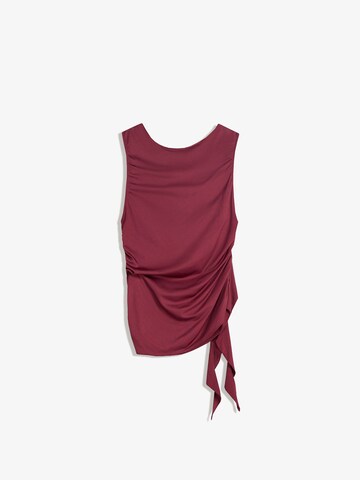 Top de la Bershka pe roșu