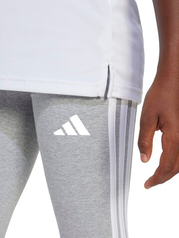 ADIDAS SPORTSWEAR Скинни Спортивные штаны 'Essentials' в Серый