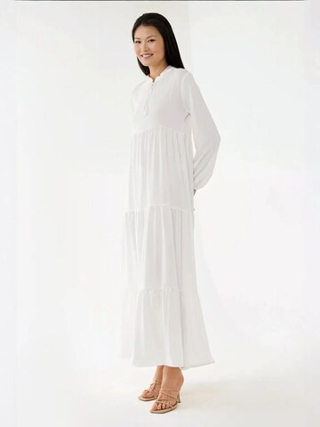 Abito di Hiccup in bianco