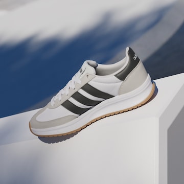 Sneaker 'Run 70s 2.0' de la ADIDAS SPORTSWEAR pe alb