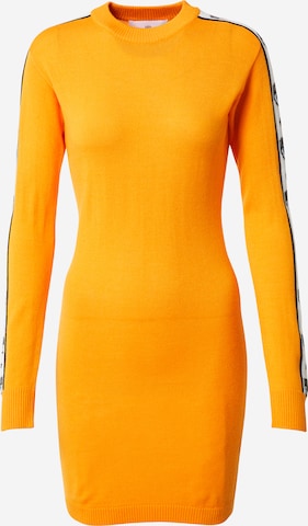 Chiara Ferragni Πλεκτό φόρεμα 'VESTITI' σε πορτοκαλί: μπροστά