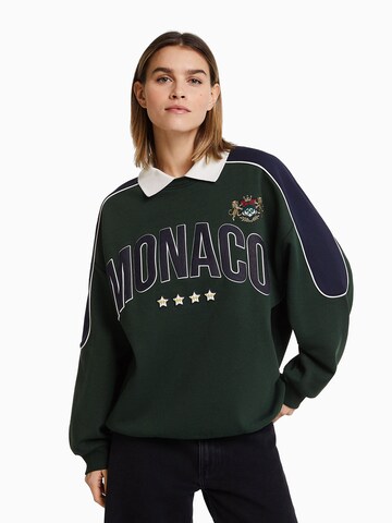 Bershka Sweatshirt in Green: front