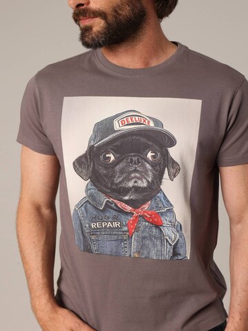 T-Shirt 'PEPERE' Deeluxe en marron