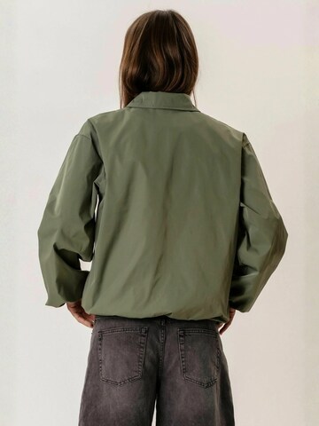 TEESHOPPEN Kurtka przejściowa ' Ines ' w kolorze zielony