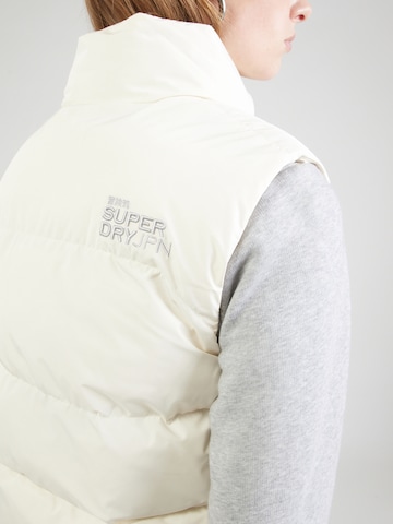 Vestă de la Superdry pe alb