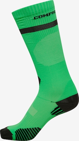 Chaussettes de sport Newline en vert : devant