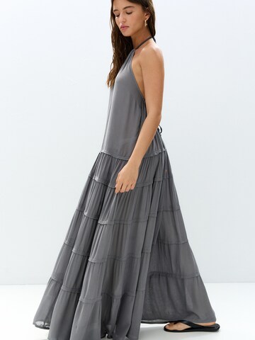 Robe Pull&Bear en gris