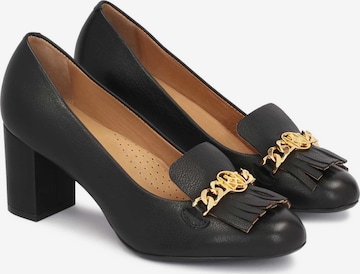 Kazar Pumps in Black