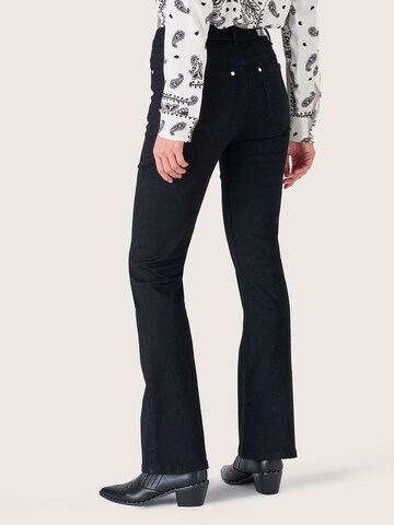 Flared Pantaloni 'Danny' di Camomilla Italia in nero