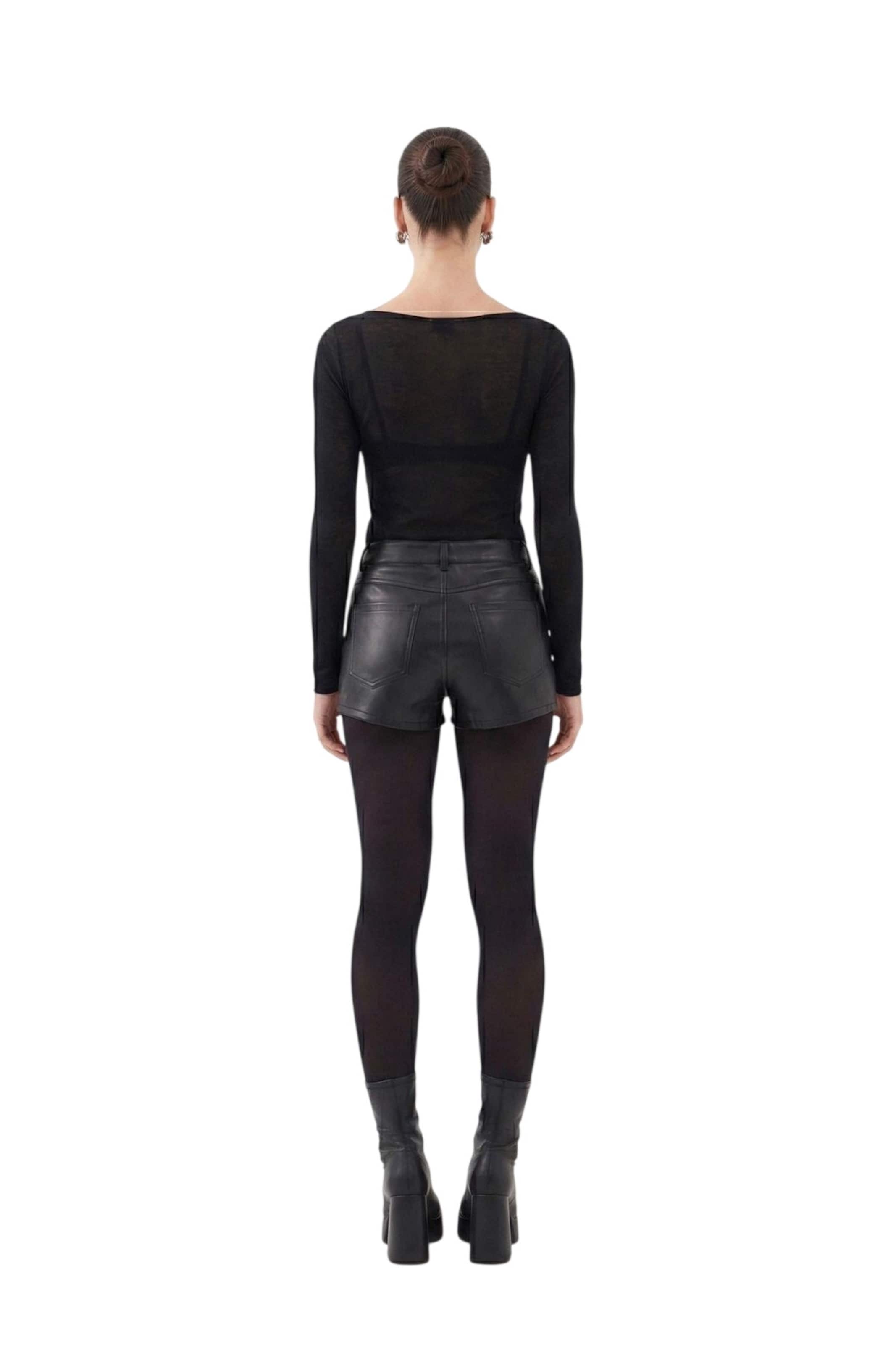 HOLLY LOLLY Slimfit Shorts in Schwarz