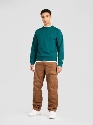 Carhartt WIP Sweatshirt 'Chase' in Groen