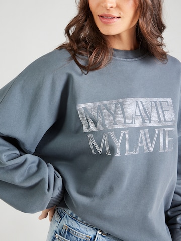 MYLAVIE by Sarah Harrison Sweatshirt in Grey