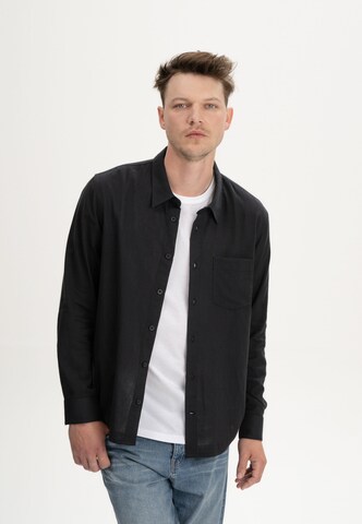 MELA - Ajuste regular Camisa 'Ishir' en negro: frente