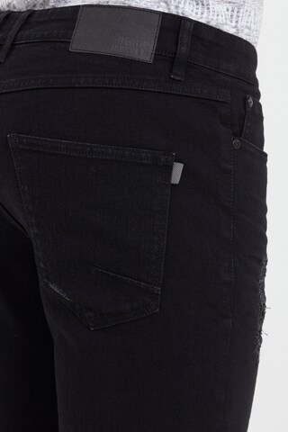 !Solid - regular Vaquero 'NOYTON' en negro