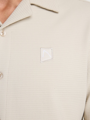 CHASIN' Shirt in Beige