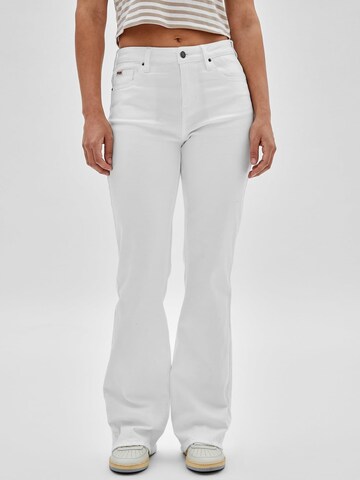 GUESS Boot cut Jeans in White: front