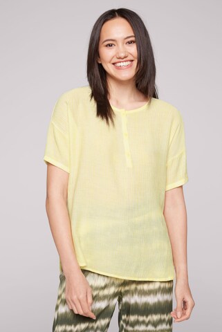 Soccx - Blusa en amarillo: frente