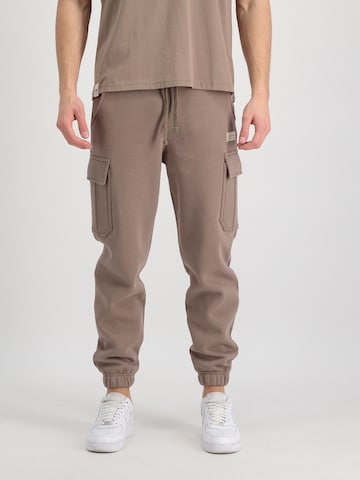 ALPHA INDUSTRIES - Tapered Pantalón cargo 'Organics' en marrón: frente