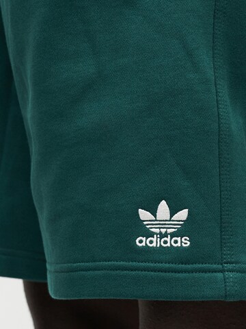 ADIDAS ORIGINALS Regular Housut 'ESS' värissä vihreä