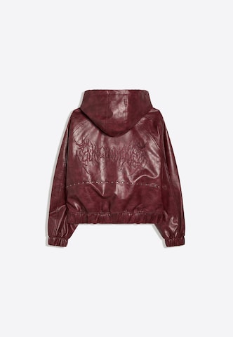 Bershka Prehodna jakna | rdeča barva