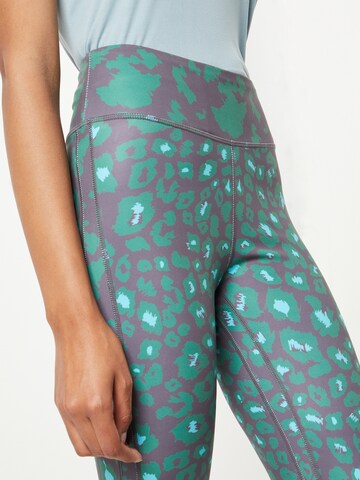 DELICATELOVE Skinny Sporthose 'NADI' in Grau