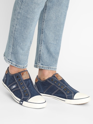 MUSTANG Slip-ons in Blauw: voorkant