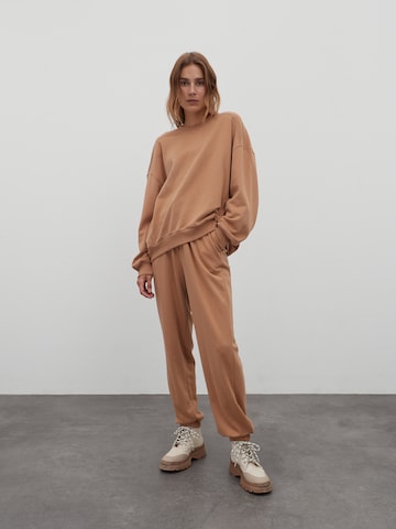 EDITED Sweatshirt 'Lana' in Brown