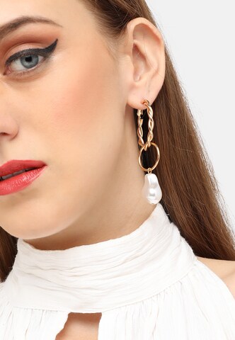 SOHI Earrings 'Essa' in Gold: front