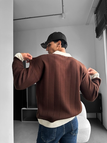 Pull-over 'Oversized Embroidered Polo Sweater - Brown' Kleidermafia en marron