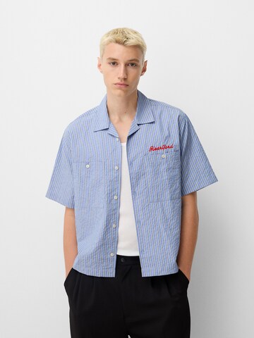 Bershka Regular fit Button Up Shirt in Blue: front