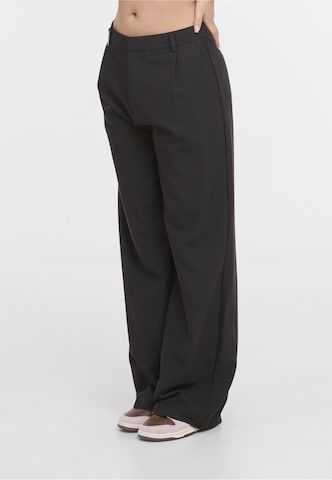 2Y Studios - Pierna ancha Pantalón plisado 'Talia' en negro