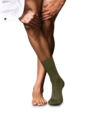 FALKE Socks 'No. 6 Finest Merino & Silk' in Green: front